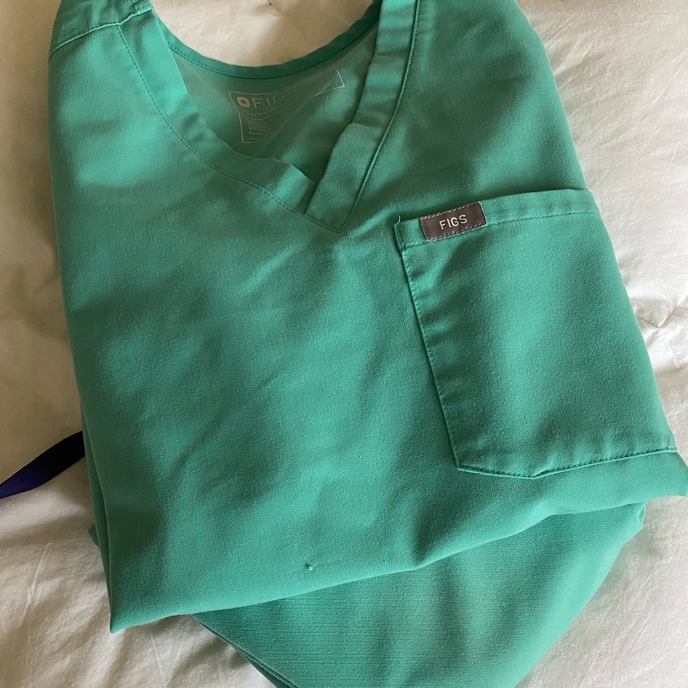 Surgical green scrubs xxs top xsp bottom.